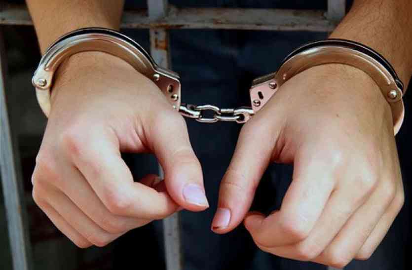 Arrest आजमगढ़ में शराब कारोबार का भांडाफोड़, रामानंद समेत दो कारोबारी गिरफ्तार