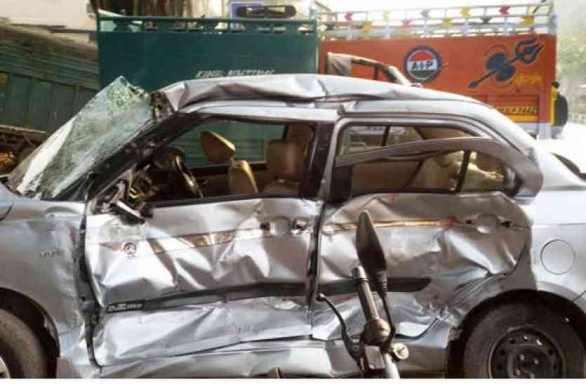car accident in ajmer अचानक सड़क पर कुछ यूं पलटी कार, नहीं खुलते एयरबैलून तो होता ये हाल