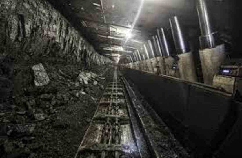 Officers getting black diamonds earned in soil काले हीरे की कमाई को मिट्टी में मिला रहे अफसर