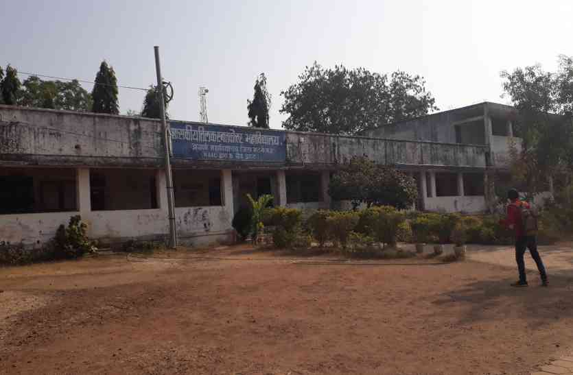 collage विद्यार्थियों की समस्या के बारे में बताने से पीछे हटे कॉलेजों के प्राचार्य