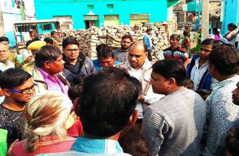 Utility...पहले तो अधिकारी आखों पर पट्टी बंाधे रहे,जब दबाव बना तो चल पड़े कनेक्शन काटने,कैसे कर रहे हैं पांच करोड़ की वसूली जानिए.. Utility...पहले तो अधिकारी आखों पर पट्टी बंाधे रहे,जब दबाव बना तो चल पड़े कनेक्शन काटने,कैसे कर रहे हैं पांच करोड़ की वसूली जानिए..