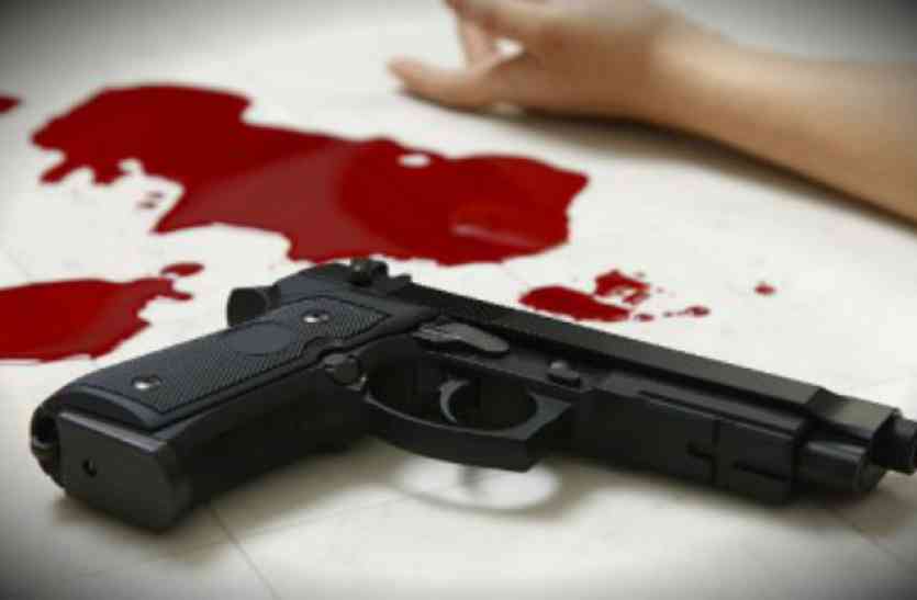 builder 56 shot dead in fron of son in punes पुणे के बिल्डर की बेटे के सामने गोली मारकर हत्या, हमलावर फरार