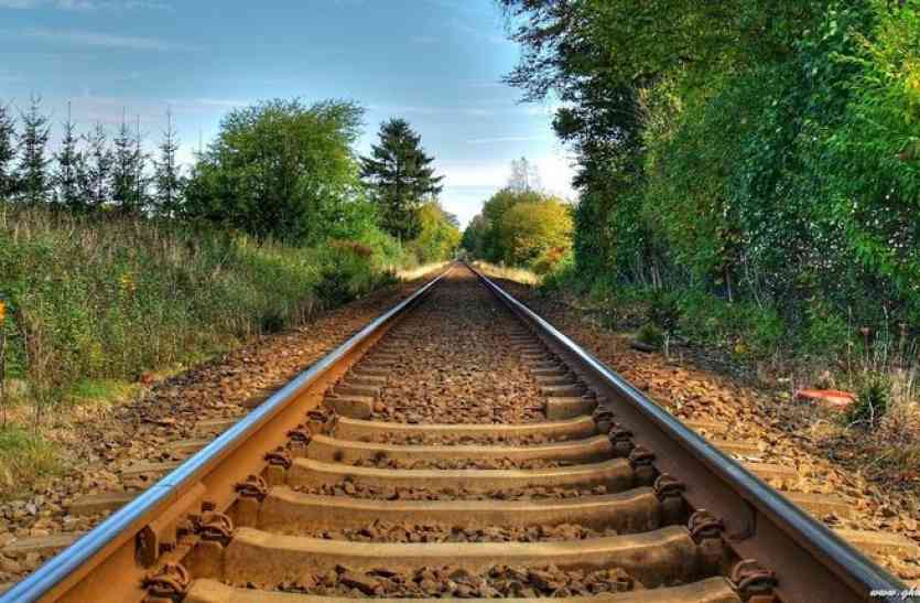 indian railway रात के ढाई बजे जब डीआरएम ने पुछा-मास्टर चाय मिलेगी क्या