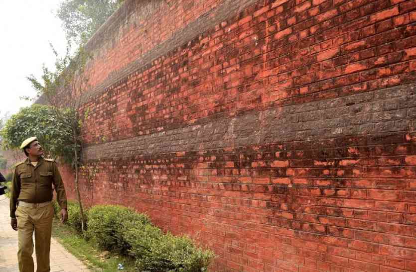 kolkata नशीली मिठाई खिलाई, ब्लेड से सलाखें काटीं फिर तीन बांग्लादेशी फांद गए जेल की दीवार