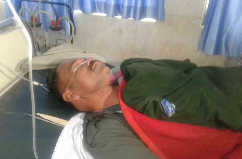 Om Prakash tritment in district hospital सर्दी जुकाम के मरीज को डॉक्टर ने बताया दिल का मरीज