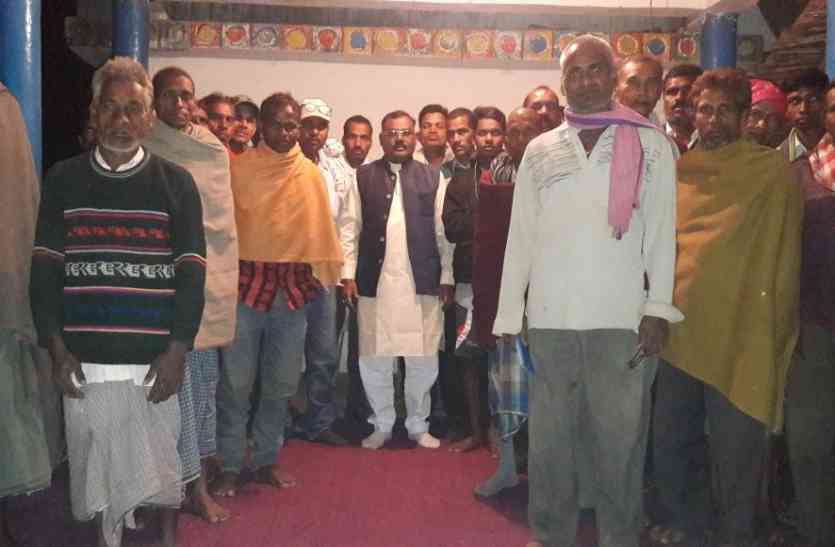 beltra चार साल से मुआवजा के लिए भटक रहे किसान, आंदोलन करने की दी चेतावनी