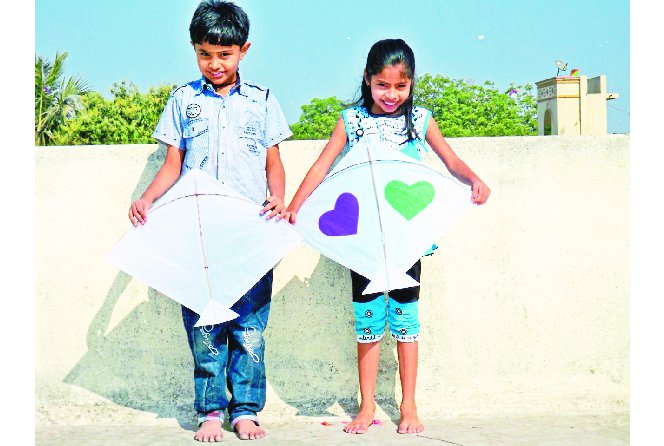 MAKAR SANKRANTI : रंगीला होगा आसमान, तिल-गुड़ की घुलेगी मिठास MAKAR SANKRANTI : रंगीला होगा आसमान, तिल-गुड़ की घुलेगी मिठास