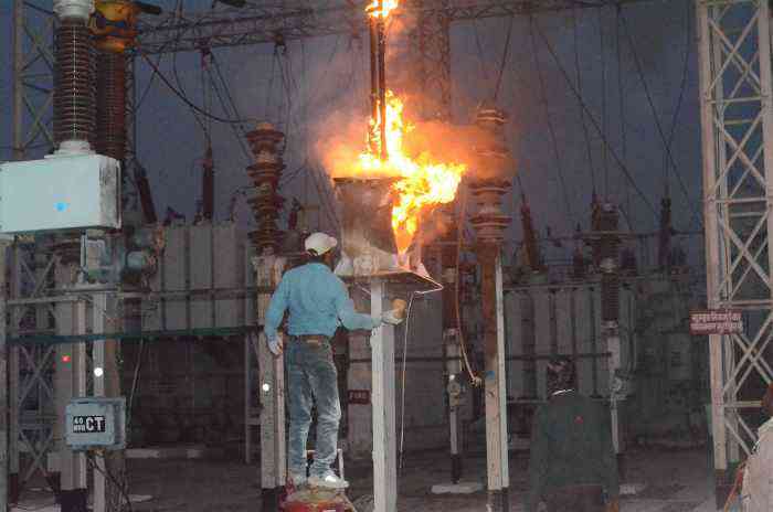 Fire in sub station makronia sagar hindi news