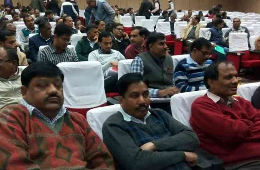 officers exam before election चुनाव से पहले अफसरों को देना पड़ेगा ये टेस्ट, नहीं हुए पास तो बढ़ेंगी मुश्किलें