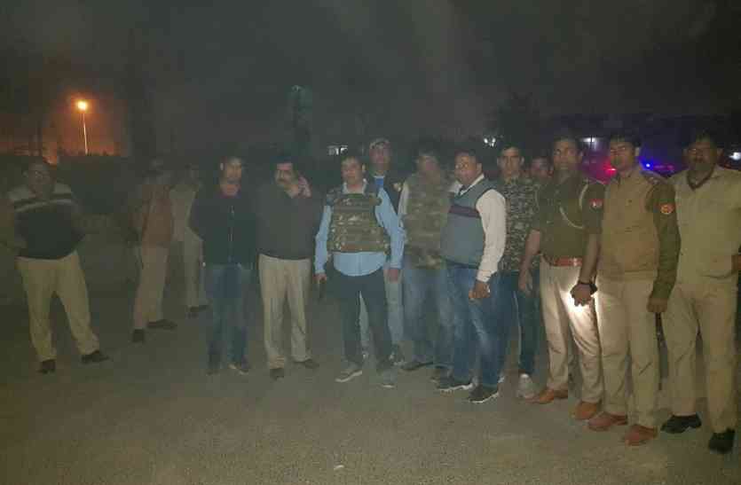 noida उद्यमी की BMW पर फायरिंग कर दो करोड़ की रंगदारी मांगने वाले तीन बदमाश मुठभेड़ के बाद गिरफ्तार