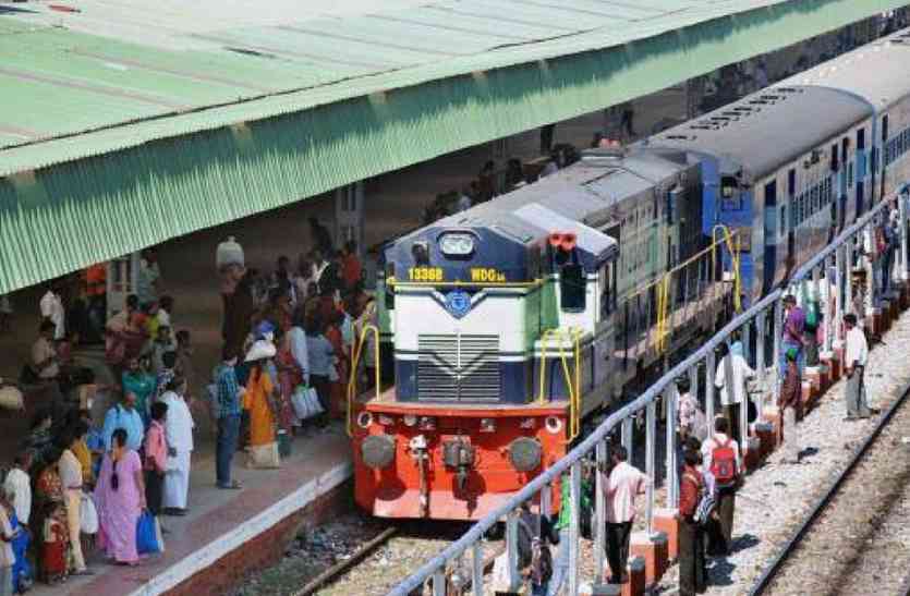 railway plans to modernise cloakrooms upward rate revision रेलवे बोर्ड का ये फैसला, अब यात्रियों की जेब पर पड़ेगा भारी