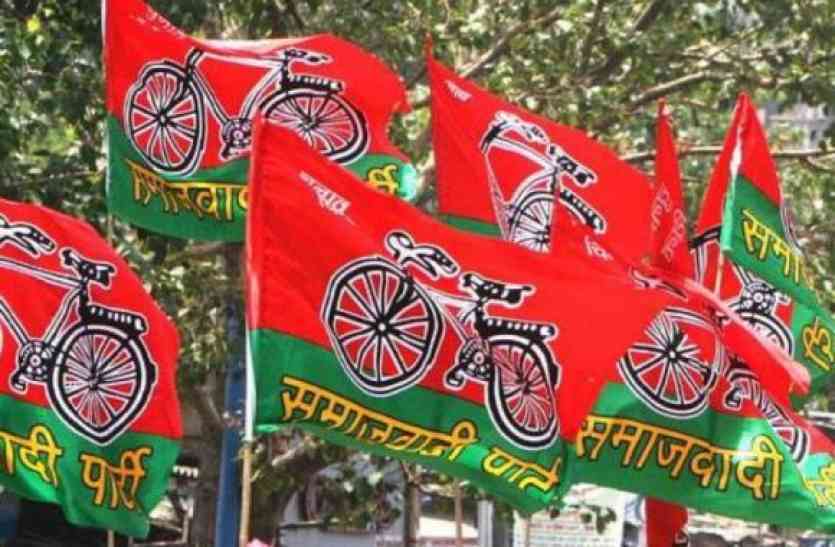 akhilesh yadav, yogi government, up bjp government, samajwadi party, protest, kisan, potato farmer, potato, protest at telsil, samajwadi party up president naresh uttam किसानों की समस्याओं पर भाजपा को घेरेगी समाजवादी पार्टी