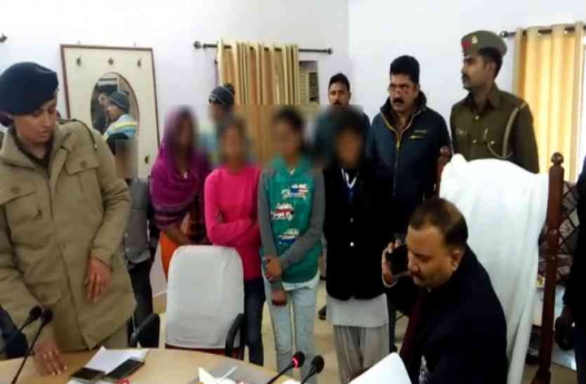 schoolgirls मनचलों से परेशान छात्राओं ने प्रैक्टिकल छोड़ा, एसपी सिटी की प्रेस कॉन्फ्रेंस में खोली पुलिस की पोल