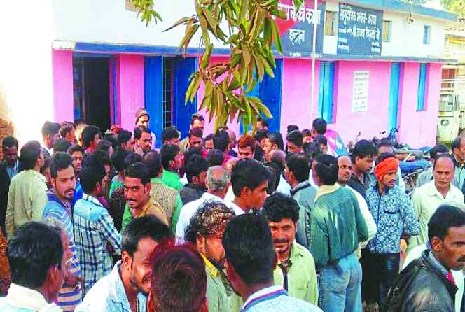 attacker, businessman, political व्यापारी पर हमला करने वाले को राजनीतिक दबाव में छोड़ा