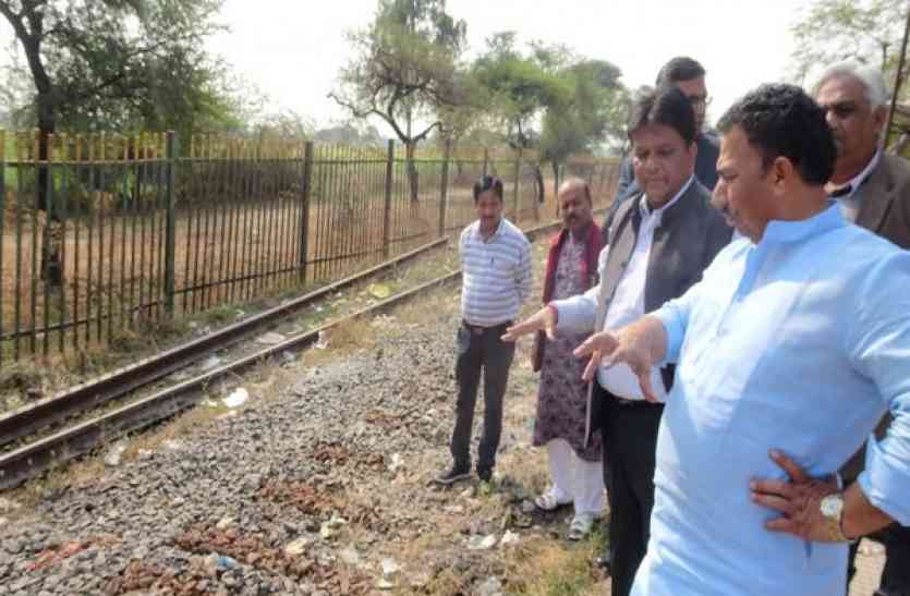 patrika रेलवे रूट की पूरी पटरी उखड़ी... २०१९ में फिर हवा से बात करेगी ट्रेन