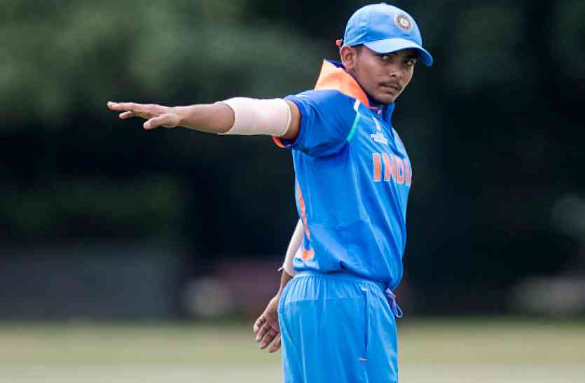 prithvi shaw U19 WC: दिखा बल्लेबाजी का दम, धवन-उथप्पा का रिकॉर्ड तोड़ कोहली संग इस क्लब में शामिल हुए पृथ्वी शॉ