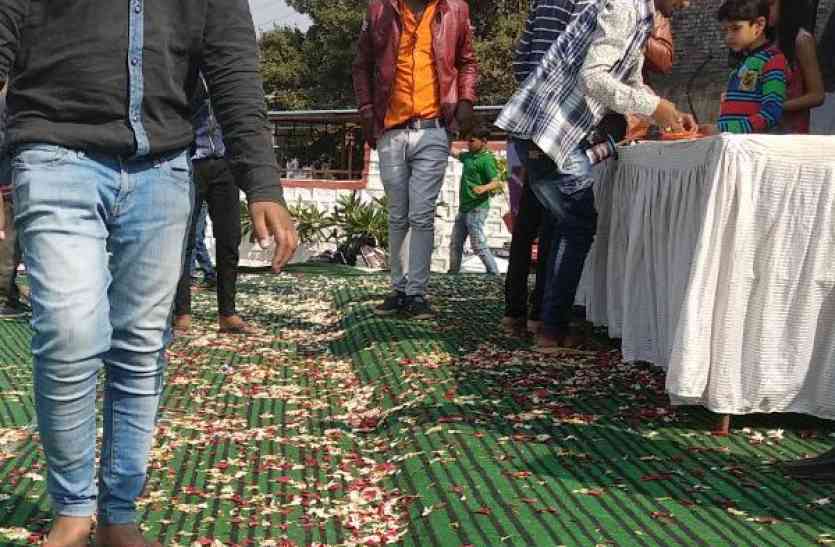 Mp स्वच्छता का संदेश देने पहुंचे महापौर, जमीन पर फैला कचरा