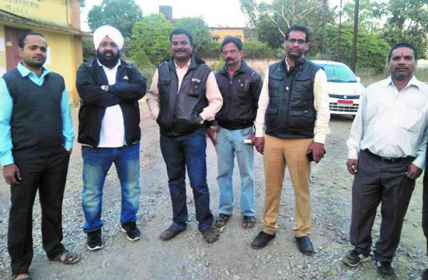 अधिवक्ता संघ के चुनाव को लेकर सरगर्मी तेज, अध्यक्ष बनने के लिए छह उम्मीदवारों ने दाखिल किया पर्चा अधिवक्ता संघ के चुनाव को लेकर सरगर्मी तेज, अध्यक्ष बनने के लिए छह उम्मीदवारों ने दाखिल किया पर्चा