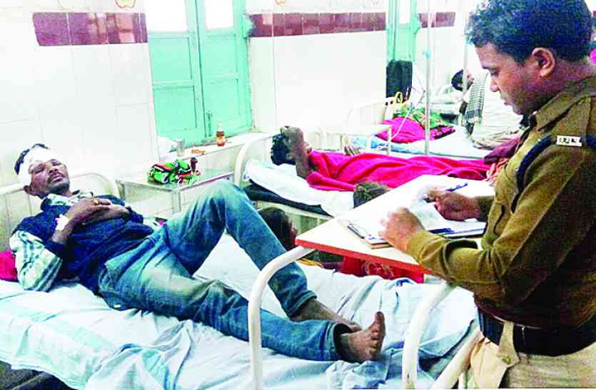 सड़क किनारे कराह रहे घायल को महिला तहसीलदार ने पहुंचाया अस्पताल सड़क किनारे कराह रहे घायल को महिला तहसीलदार ने पहुंचाया अस्पताल