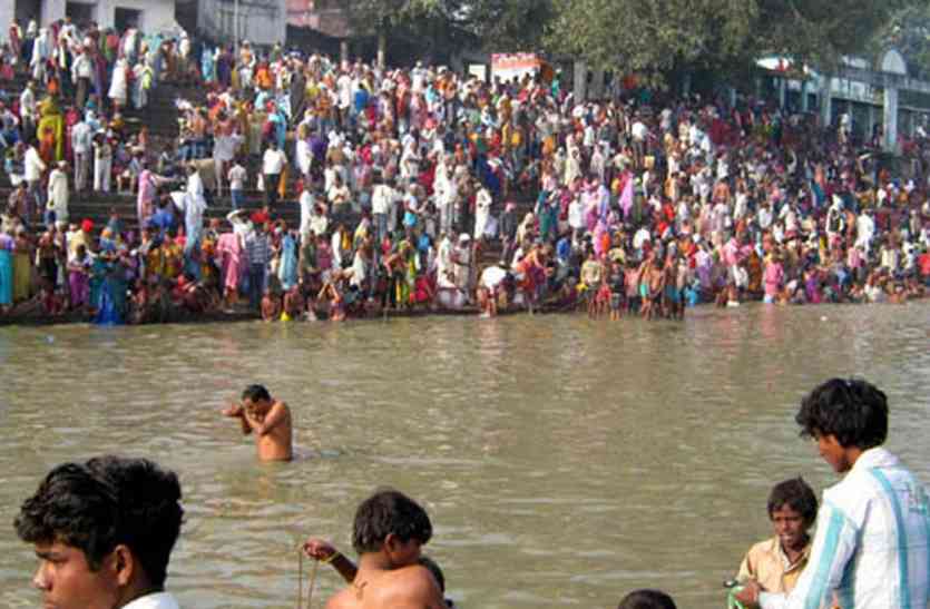 Makar Sankranti 2018 आजमगढ़ में भव्य रूप से मनी मकर संक्रांति, संगम में हजारों ने लगाई डुबकी