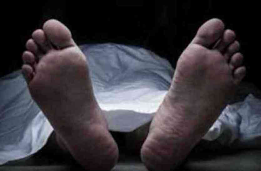 dead body पति की शिकायत पर पोस्टमार्टम के लिए कब्र खोदकर निकलवाया शव