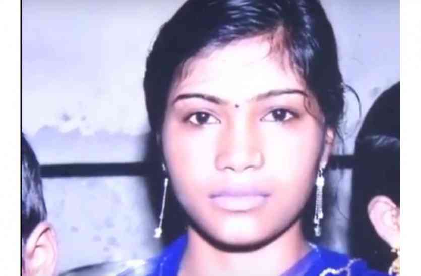 ghar me ghuskar nabalig ladki se gangrape घर में घुसकर लड़की से किया गैंगरेप और फिर उसे जिंदा जला दिया, देखें वीडियो