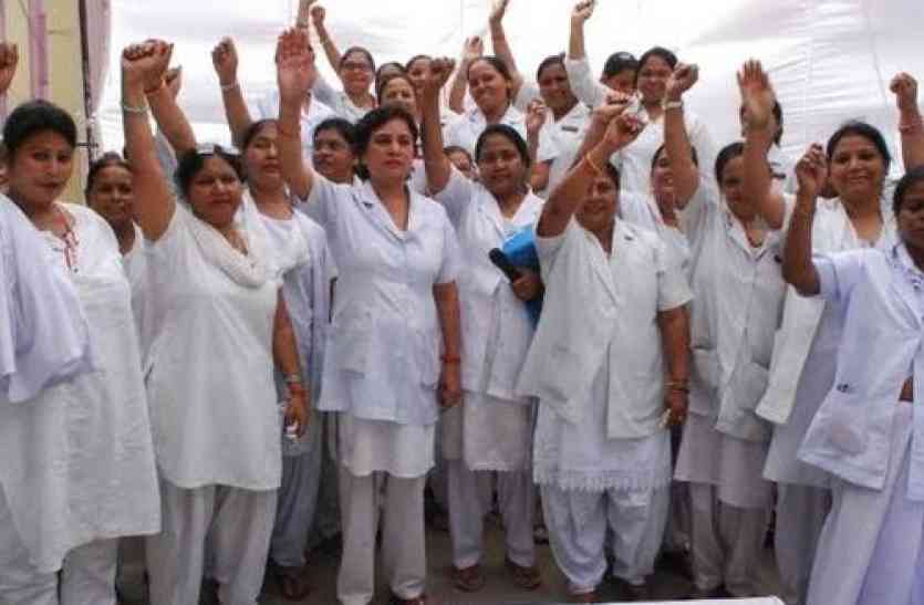 indore mp nursing strik सेलरी को लेकर गुस्से में है प्रदेश की नर्सेस