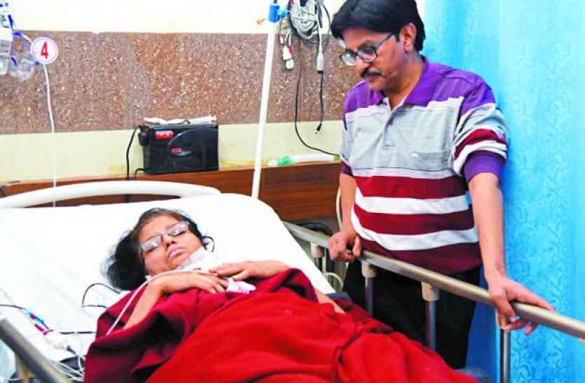 indore डॉक्टर के घर में घुस भतीजी के गले पर किए चाकू से पांच वार