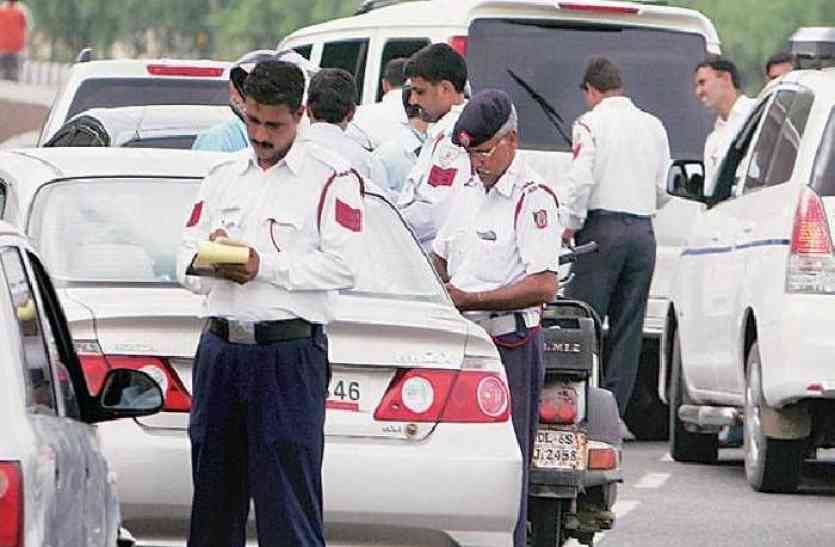 traffic police cut many challan in alwar but condition didt improved 2017 में यातायात पुलिस ने अलवर में काटे कुल इतने चालान, फिर भी नहीं सुधरे हालात