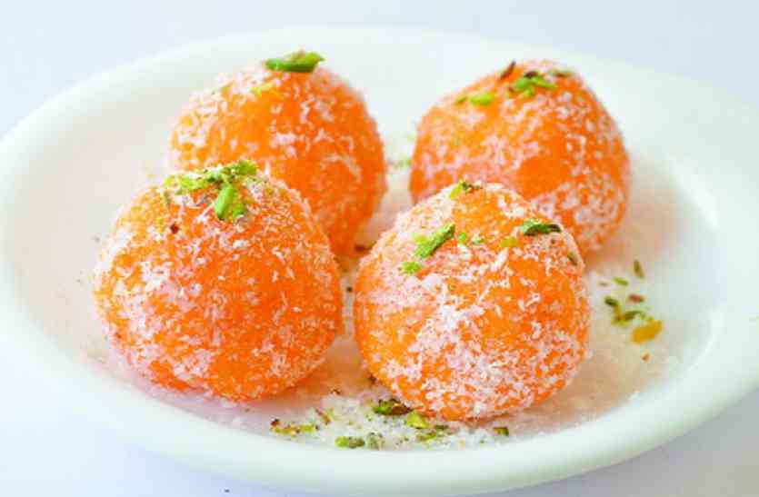 kesari coconut balls recipe वसंत पंचमी के मौके पर बनाएं ये मिठाईयां