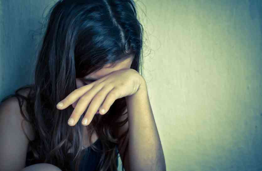 crime,District Child Welfare Committee,MB hospital udaipur,rape in udaipur,crime in udaipur,udaipur hindi latest news,udaipur latest hindi news, दुष्कर्म का मामला...बच्ची की हालत नाजुक, पर खतरे से बाहर, जनाना वार्ड में भर्ती सीडब्ल्यूसी की टीम मिली बच्ची से