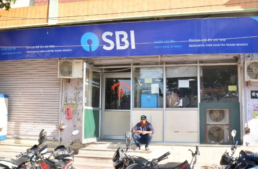 बैंक समय बाद नकदी के लाले , दो एटीएम फिर भी परेशानी बैंक समय बाद नकदी के लाले , दो एटीएम फिर भी परेशानी
