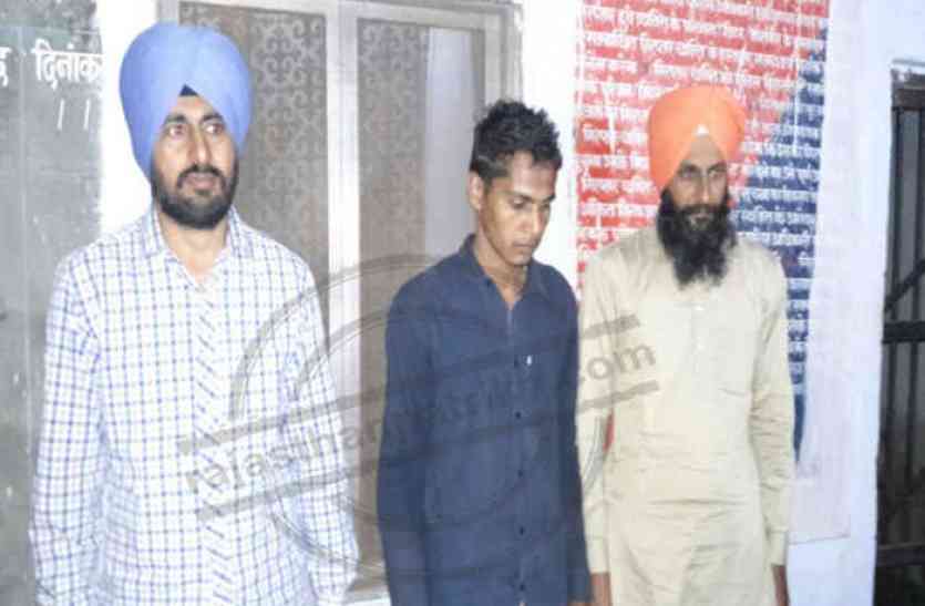 Bhilwara, bhilwara news, Fake journalists beaten by villagers in bhilwara, Latest news in bhilwara, Bhilwara News in hindi, Hindi News in bhilwara, Latest hindi news in bhilwara खनन व्यवसायियों और स्टॉक मालिकों को धमका रहे तीन फर्जी पत्रकार गिरफ्तार
