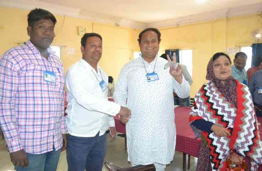 Hina Beg defeated the candidate of the MP faction by 1040 votes मंत्री समर्थक प्रत्याशी की जीत, हिना बेग ने सांसद गुट के प्रत्याशी को 1040 वोटों से हराया