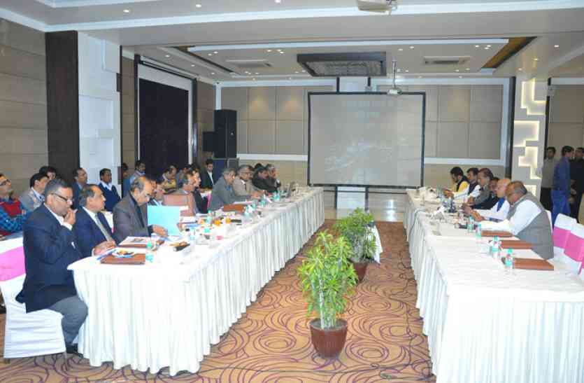 north central railway gm meeting with members of parliament एनसीआर ने की चौतरफा कमाई, जीएम ने सांसदों के सामने पेश किया ब्योरा