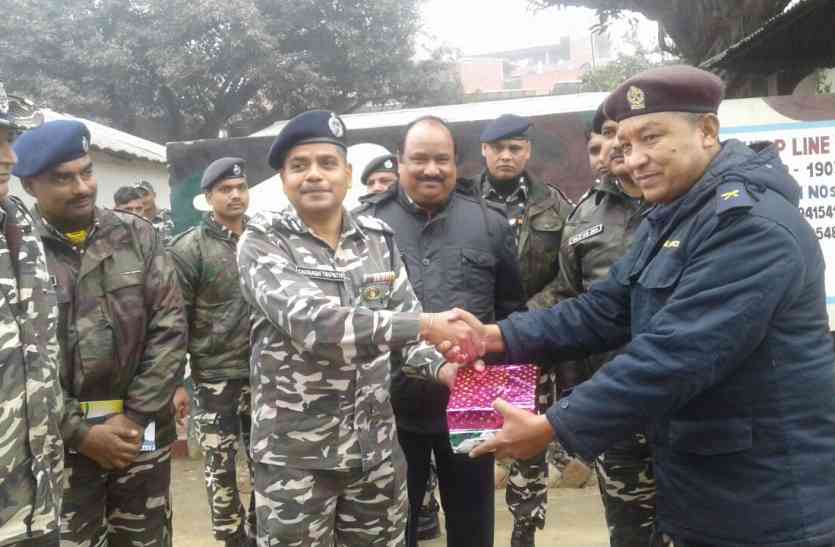 ig visit एसएसबी के आईजी ने किया नेपाल सीमा का निरीक्षण