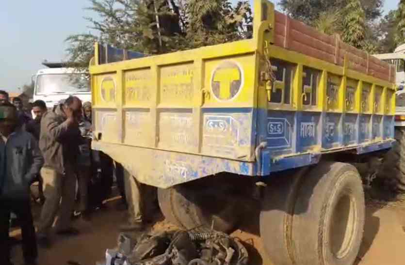 road accident ट्रैक्टर से कुचलकर छात्रा की मौत, बहन घायल