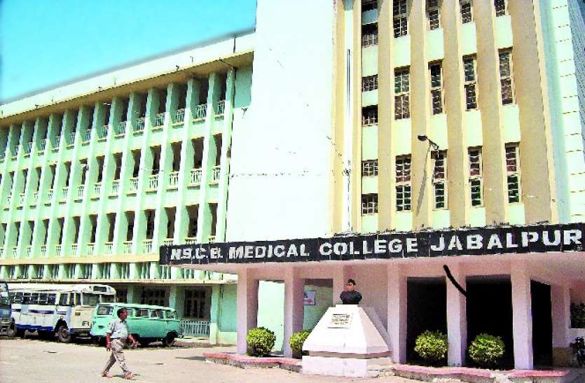 viral video,viral videos,medical college jabalpur, मेडिकल कॉलेज में आपस में भिड़े सिक्योरिटी गार्ड, उपद्रव से मरीज और परिजन परेशान