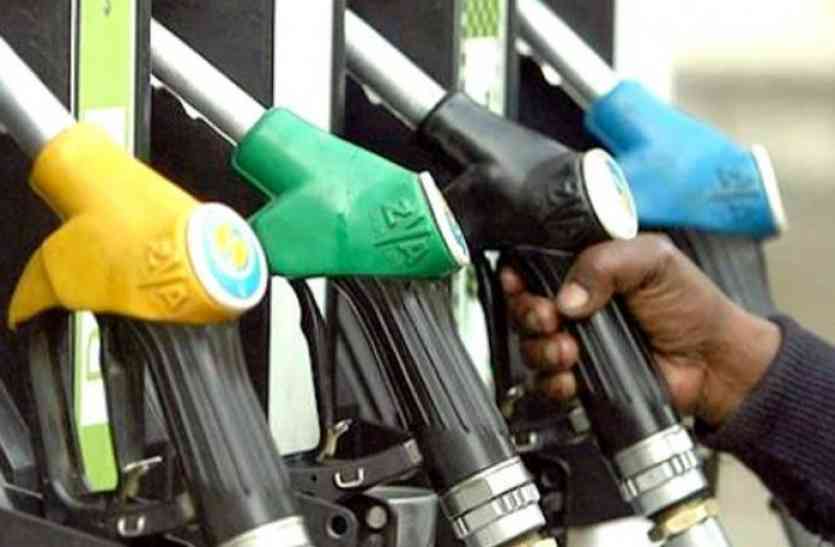 shopkeepers are selling petrol illegally on their shops in alwar अलवर के गावों में कदम-कदम पर हैं पेट्रोल पंप, खुलेआम चल रहे अवैध पेट्रोल पंप
