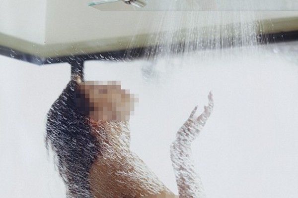 Woman obscene videos made while bathing in Noida | नहाते समय महिला का  अश्लील MMS बनाकर सहकर्मी युवक ने किया ये काम | Patrika News