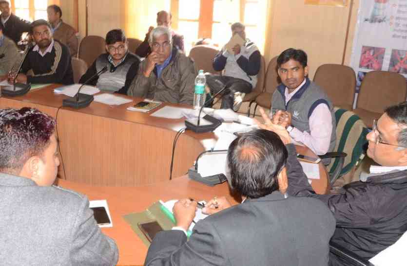 Incharge Secretary Ajitabh Sharma reviewed development works churu प्रभारी सचिव बोले कानून मत समझाओ, दम है तो क्वालिटीयुक्त कार्य करवा के दिखा देना