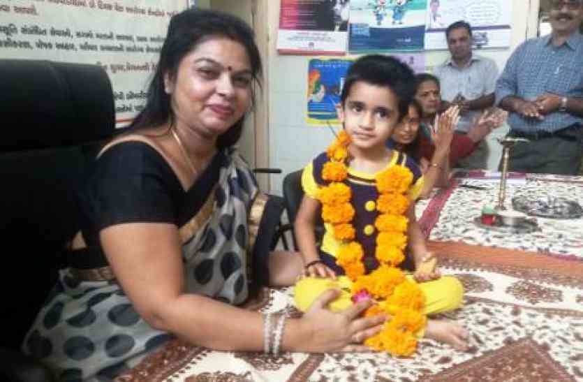 Cochlear implants जन्म से मूकबधिर दिलखुश अब बोलने लगेगी