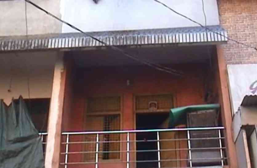 red light area मेरठ के रेड लाइट एरिया में पुलिस का छापा, नेपाल से अपनी बहन को छुड़ाने पहुंचा भाई-देखें वीडियो