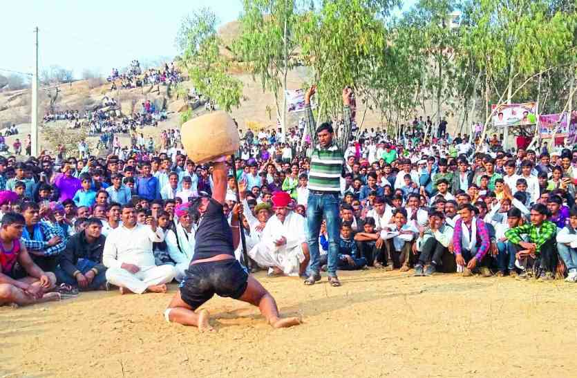 sawaimadhopur VIDEO: मेले में उमड़े देवनारायण के भक्त, घाटा नैनवाड़ी में दो दिवसीय मेला शुरू ...