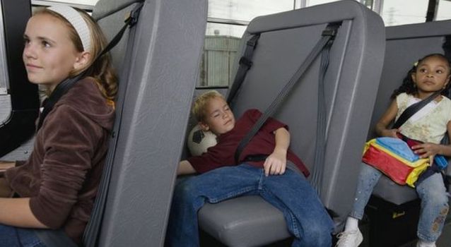 SCHOOL BUS SIT BELT अब बिना सीट बेल्ट के बच्चे नहीं बैठ पाएंगे स्कूल बस में