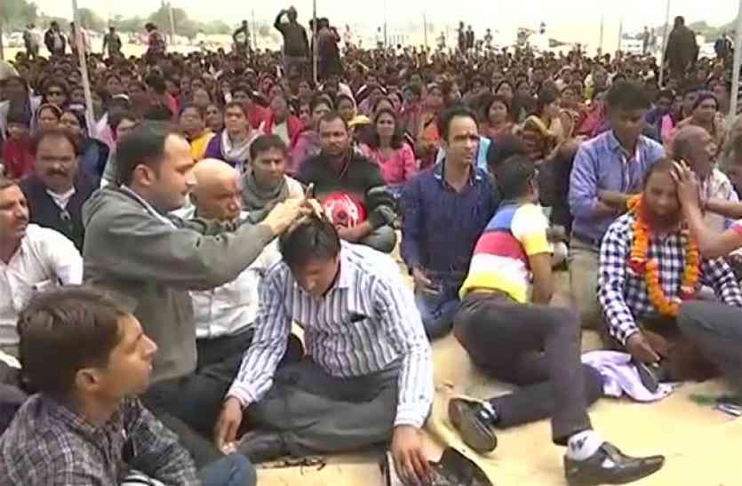 teacher आखिर शिक्षक क्यों मांग रहे हैं भीख