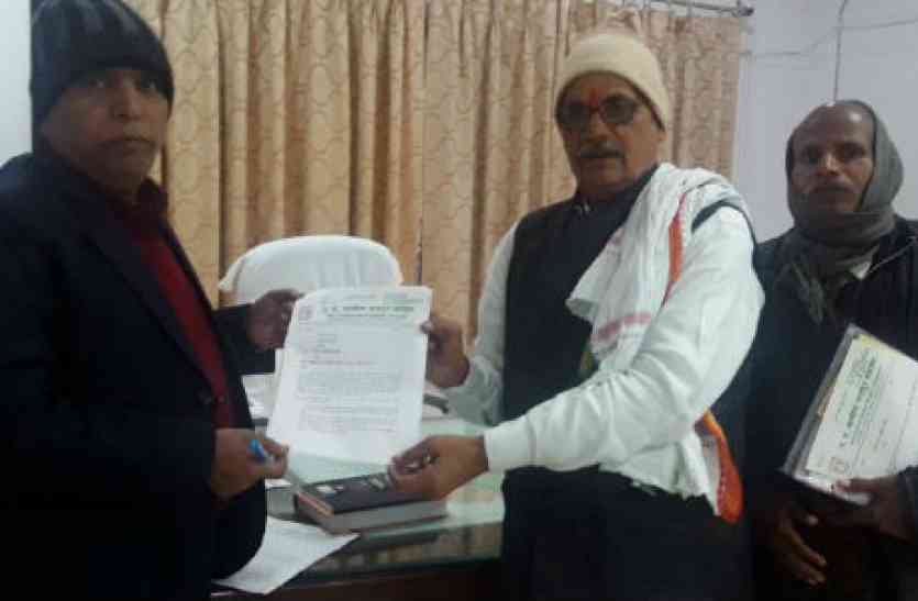 Memorandum श्रमिक की समस्याओं के लिए दिया एसडीएम को ज्ञापन