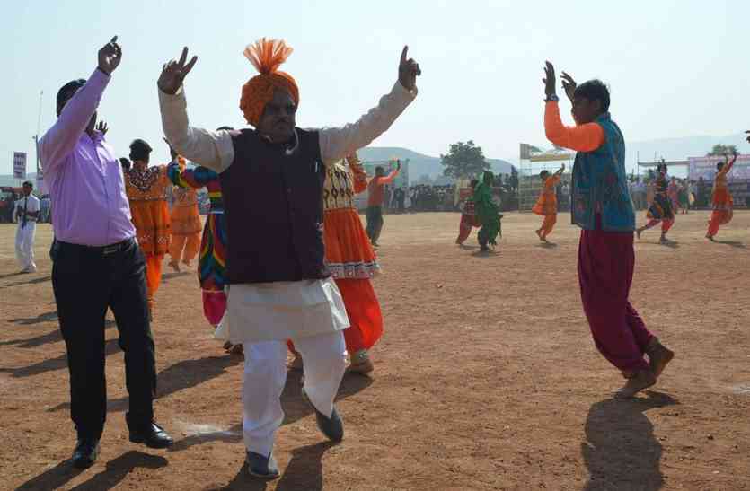 Celebrated Republic Day with Hershoras, Salute the Parade गणतंत्र दिवस लाइव : आखिर कहां और क्यों झुमे पशुपालन मंत्री