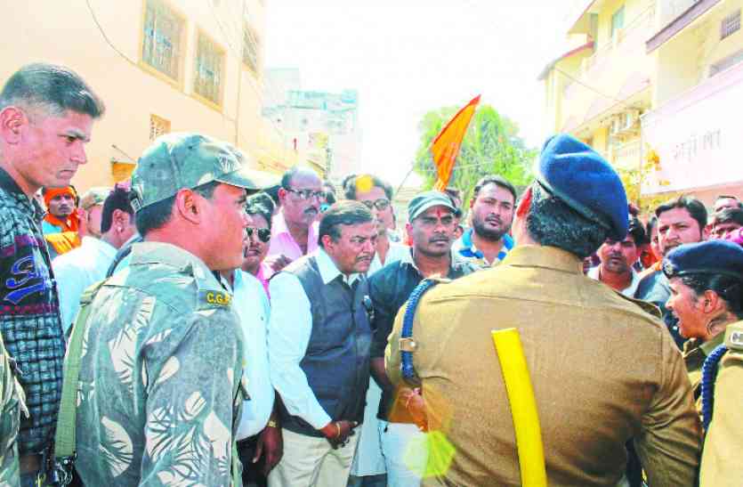 padmawat फिल्म पद्मावत के विरोध की तैयारी कर रहे 29 लोगों को पुलिस ने किया गिरफ्तार, पहला शो 3 बजे हुए प्रदर्शित