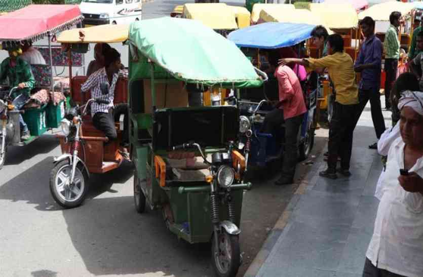 E-Rickshaw Special report: शहर में बिना रजिस्ट्रेशन दौड़ रहे हैं ई-रिक्शे, ये आंकड़े दे रहे गवाही